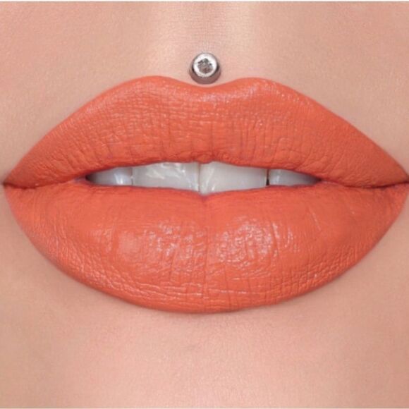 Jeffree Star Other - Jeffree Star Wyoming Iced Tea Velvet Trap Lipstick
 New In Box!